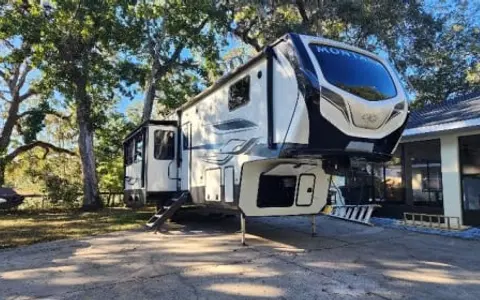 Montana high country fifth wheel