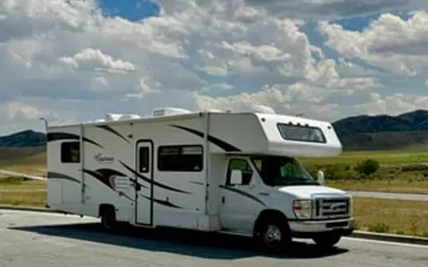 2010 Coachmen Freelander | Clean & Roomy Family RV