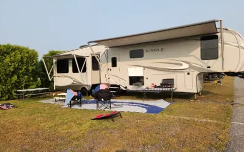 Eagle – Your Family's Private Luxury Lodge on Wheels