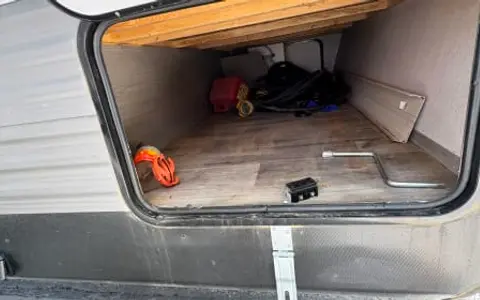 Bumper pull toy hauler