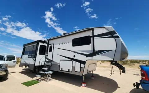 Home on Wheels 36BRM 5th Wheel