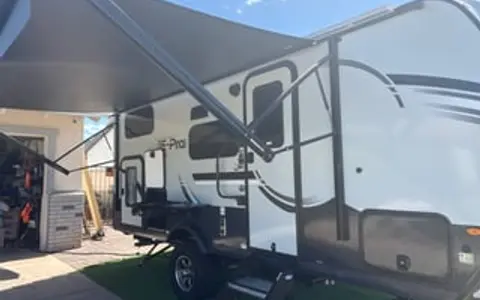 2025 Travel Trailer – Fully Equipped