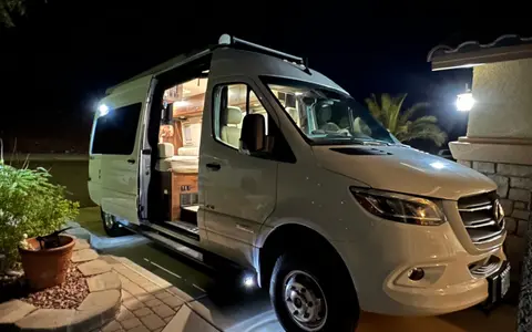 Joe's Winnebago Boldt Class B