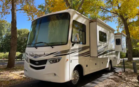 The Boondocking King! Solar & Starlink Equipped 32' Luxury Adventure-Mobile