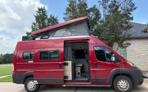 Winnebago camper van 59p