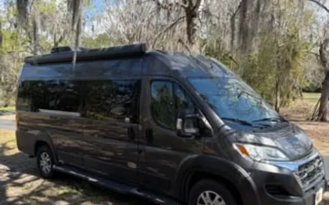 Adventure Van – 2024 Thor Motor Coach Twist 2AB