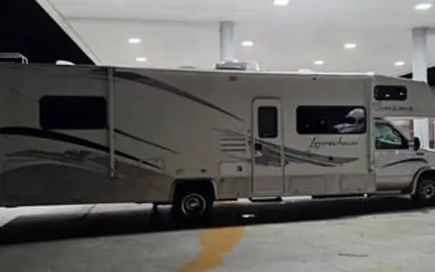 2005 Coachmen RV Leprechaun 317KS Ford 450