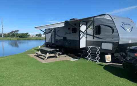 Zinger 2 room bunk house. Delivery only