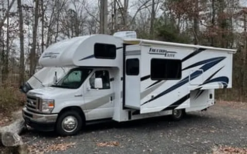 2022 thor motor coach freedom elite 24he