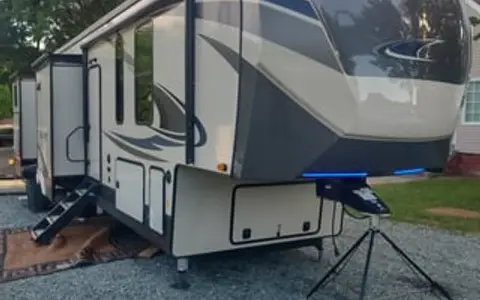 Leslie's Luxurious RV Rental