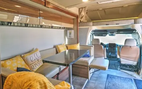 Family Fun Finder: Your Family Adventure Awaits! (Sleeps 4)