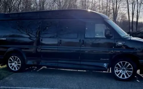 2019 Chevy 2500 Explorer Limited SE [9 Passenger Conversion]