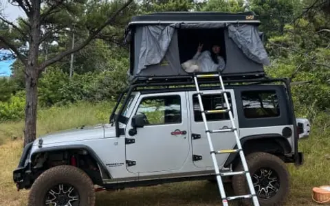 Silver Jeep Wrangler