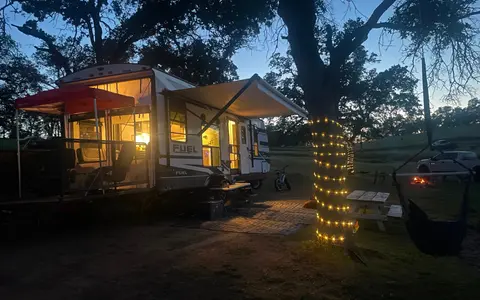 2021 30ft. Toy hauler with free kayaks and paddle boards