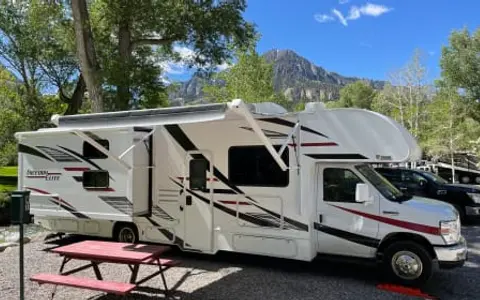 Meet Miss Freeda - 2020 Bunkhouse sleeps 10, *EVERYTHING INCLUDED*