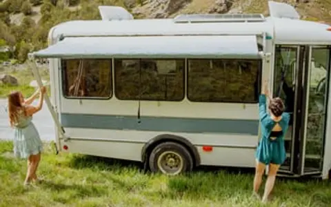Couple & Bestie Adventure Bus - Cozy and Spacious