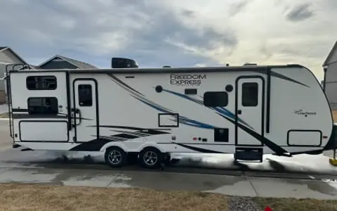 32 Foot Coachman Freedom Express
