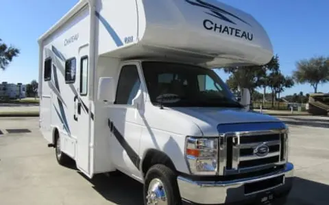 Like-New 2025 Thor Chateau 21Z - GLG04