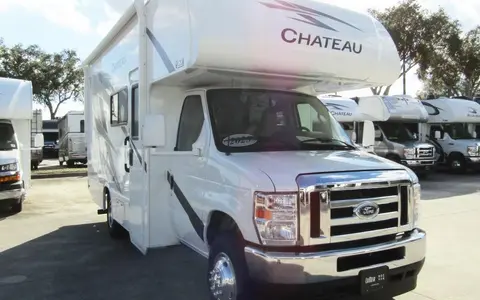 Like-New Thor Motor Coach ESpec Chateau 22Z Class C - GLG02