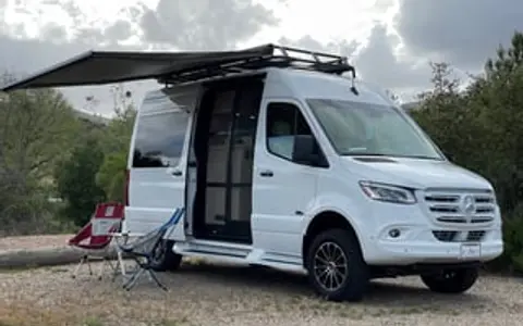 Mercedes Sprinter 4x4 - Solar/Generator