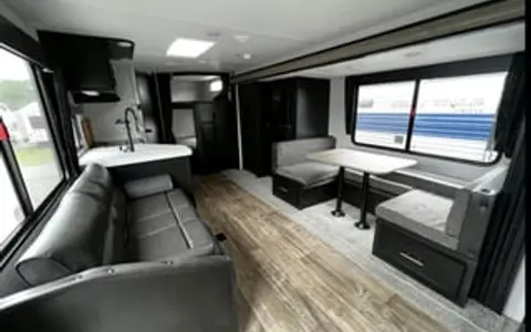 9 person - Family friendly and lots of room