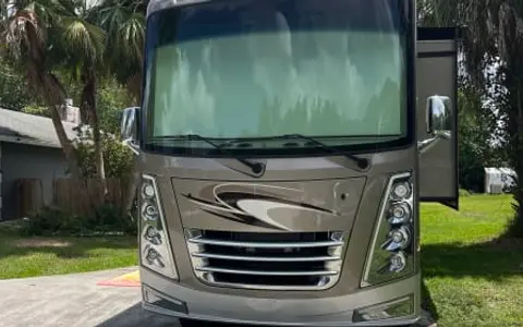 2021 Thor Challenger (2 full baths)
