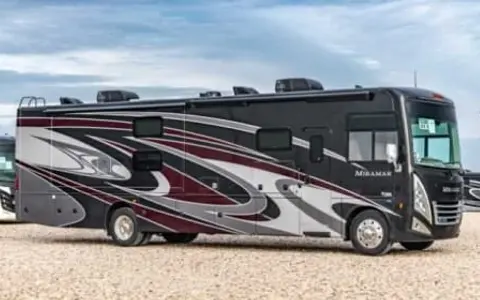 2022 Thor Miramar with Bunks and WIFI