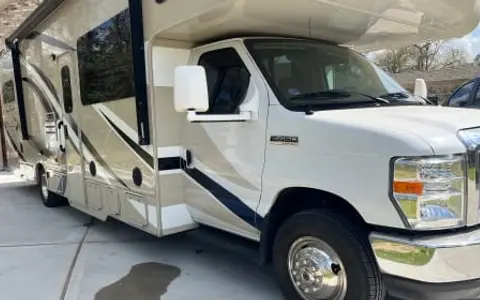 Family Bunkhouse RV Sleeps 10,Auto Leveling, Easy to Drive, TVs in bunks