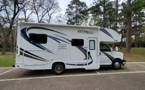 RV Trippin - "Penny" - Thor Freedom Elite