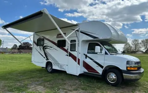 25ft Thor Coleman - Comes fully stocked and pet friendly!