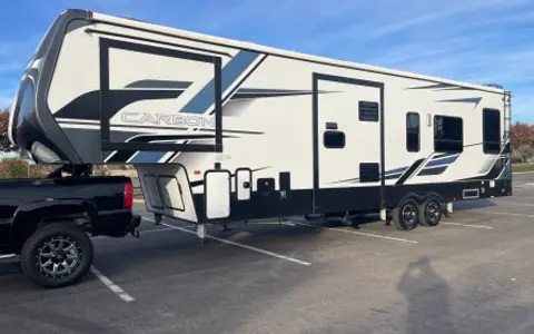 2021 CARBON TOYHAULER **GOOSENECK HITCH**
