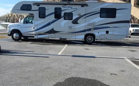 2015 Thor Freedom Elite- LPA515