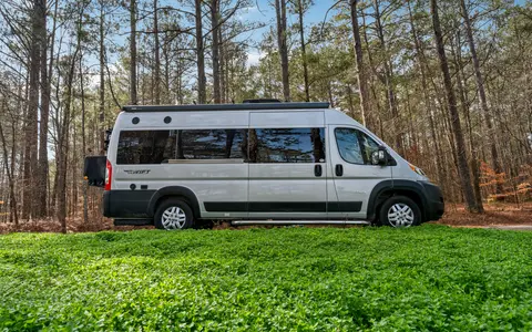 Luxurious Class B Camper Van 4 person Jayco Swift 20A