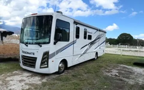 2025 Thor Motor Coach Resonate 30C