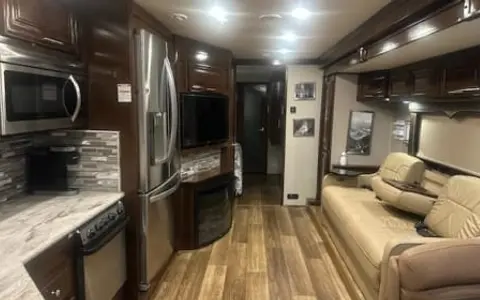 2017 Forest River Georgetown 369DS road ready, 1.5 bath and washer/dryer