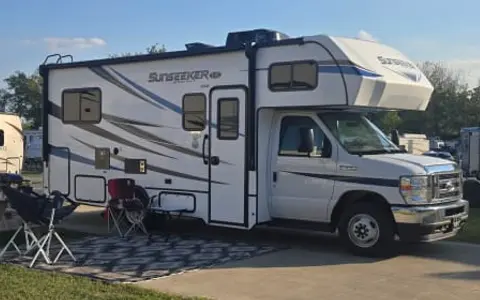 2022 Forest River Sunseeker Easy to Drive 25’ Class C - Sleep up to 5