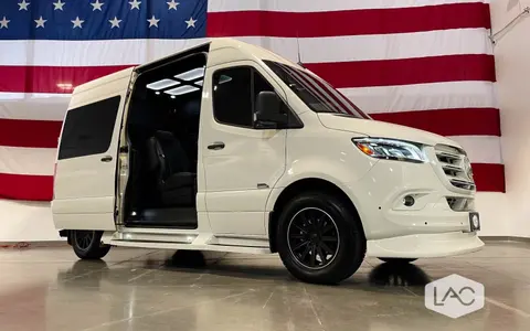 NEW! 2024 Mercedes Benz Luxe Cruiser w/ Bathroom!