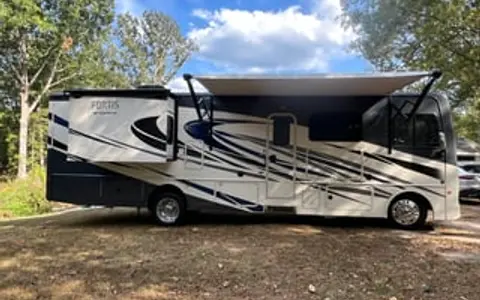 Spring Glamping is here!! 2 AC AND 2 BATH!!!