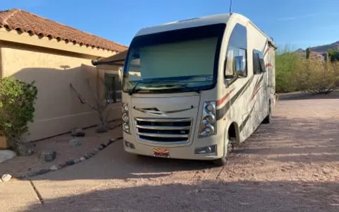 THOR 2018 Vegas, Like New! Only 7,000 miles. Outdoor tv, propane hookups.
