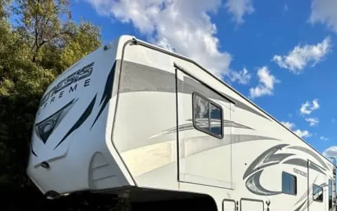 2019 Genesis Supreme toy hauler 5th wheel