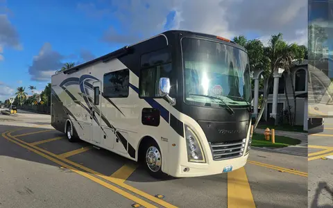 Argento's Thor Motor Coach WINSPORT 34J Class A