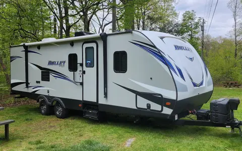 Bullet "Shelly": Private BR, Pets + Film Production Companies Welcomed, Delivery Available