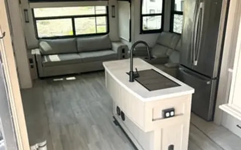 Flores 5th wheel of Fun