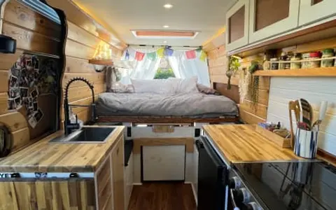 Cozy SprinterVan w/ Full kitchen & Handcrafted Interior - Ms. Jackson (SF)