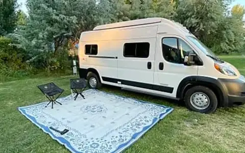 'Van Go!' / Family Camper / Winnebago Solis 59P (Ram)