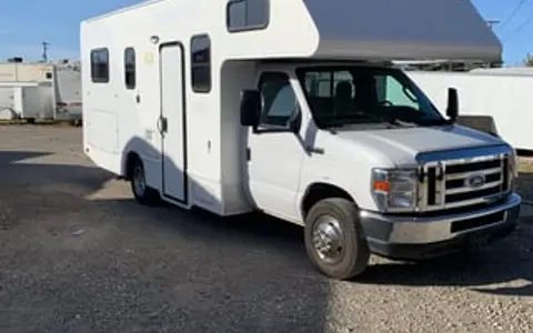 2017 Thor Motor Coach Four Winds 23A Grizzly5