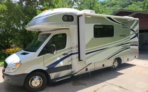 2009 Fleetwood Enterprises Inc. Icon 24d