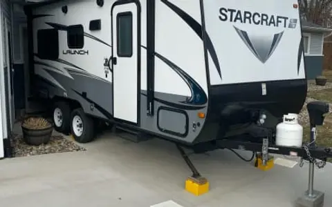 2018 Starcraft Launch Outfitter