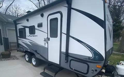 Starcraft Launch Outfitter 7 19BHS Travel Trailer