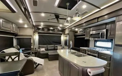 Christopher’s Premier Fifth Wheel